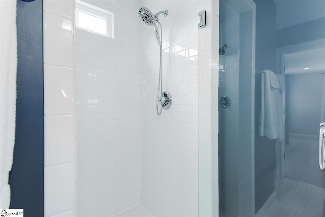 bathroom featuring a tile shower