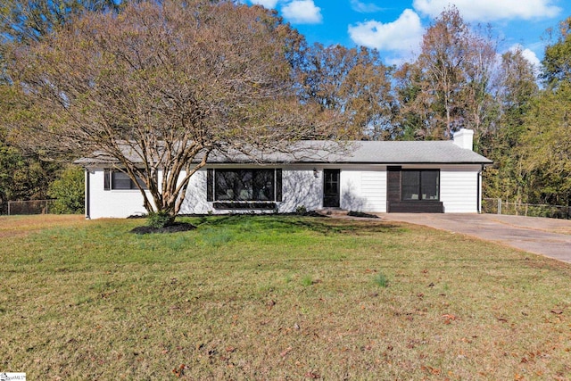 view of front facade with a front yard