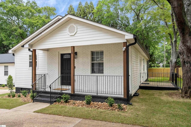 view of front facade with a porch and a front yard