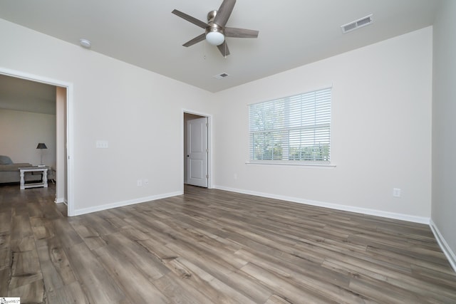 empty room featuring dark hardwood / wood-style floors and ceiling fan