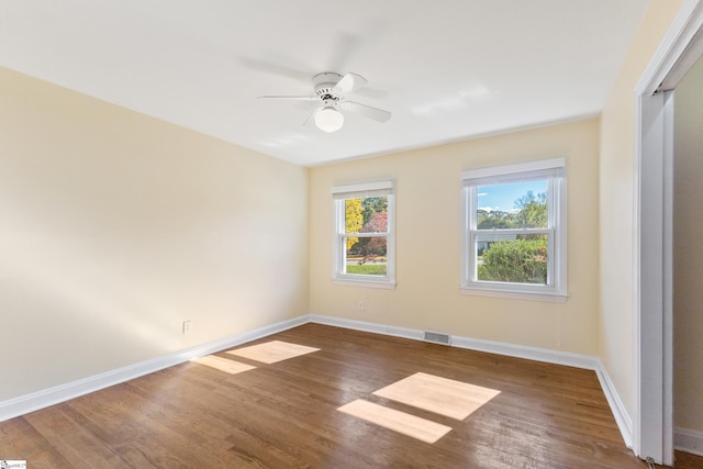 empty room featuring dark hardwood / wood-style floors and ceiling fan