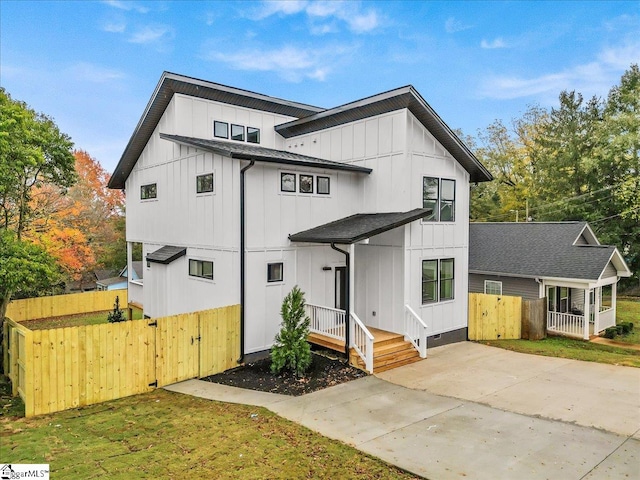 view of modern farmhouse style home