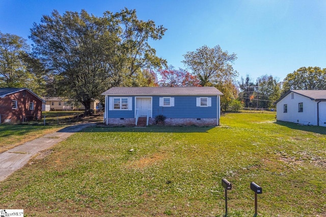 view of front of property with a front yard