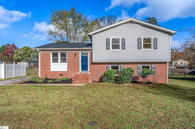 split level home with a front lawn