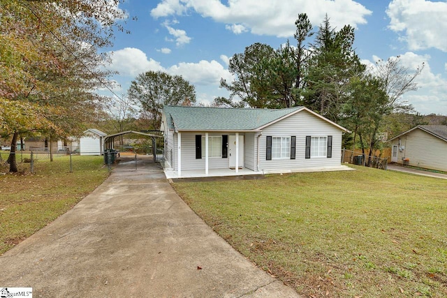 view of front facade featuring a porch and a front yard