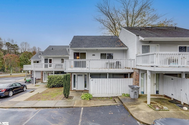 view of front of property featuring a balcony