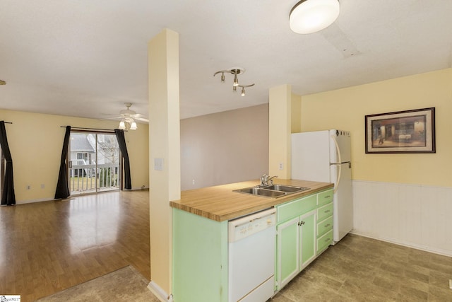 kitchen with white appliances, sink, light hardwood / wood-style flooring, green cabinetry, and ceiling fan