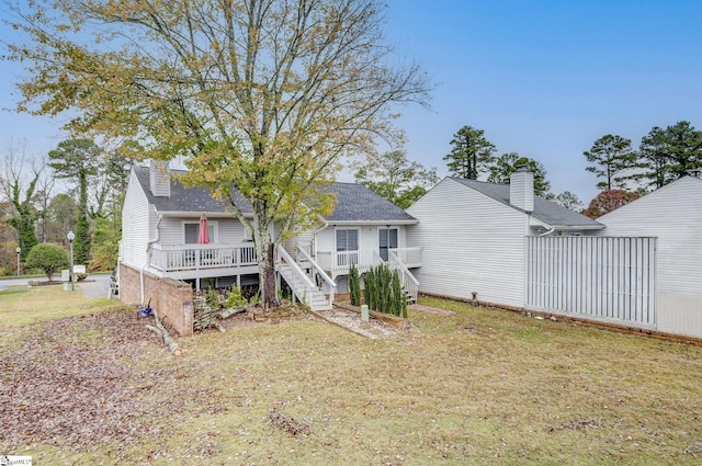 view of front of house with a front lawn