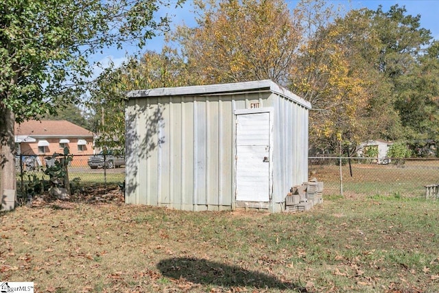 view of outdoor structure with a yard