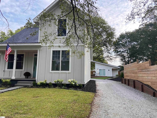 view of front of property with a front lawn