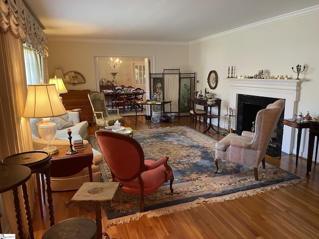 living room featuring dark hardwood / wood-style flooring, ornamental molding, and a notable chandelier