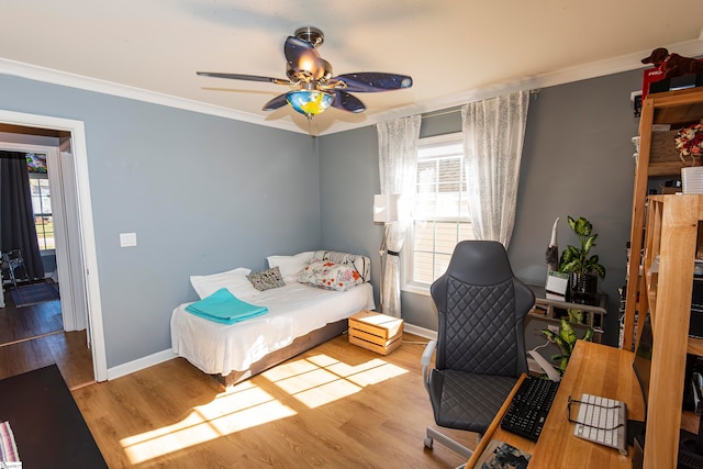 bedroom featuring light hardwood / wood-style floors, ceiling fan, and crown molding