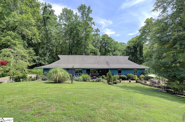 ranch-style home with a front yard