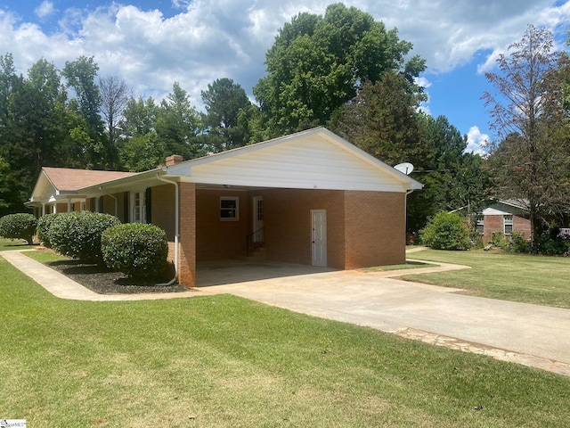 view of front facade with a front lawn and a carport