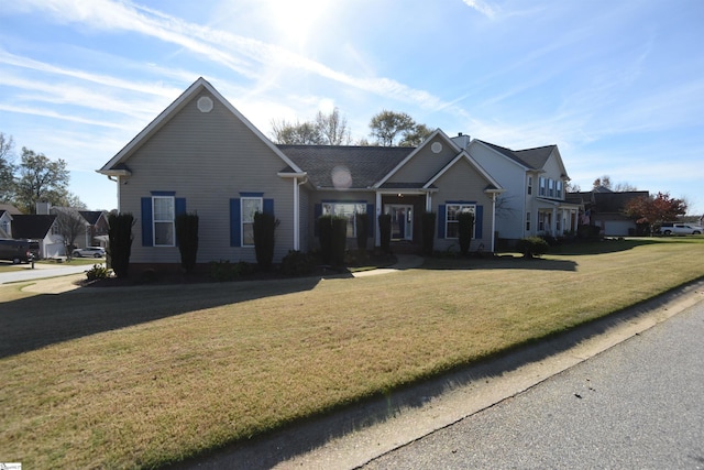 view of front of home featuring a front yard