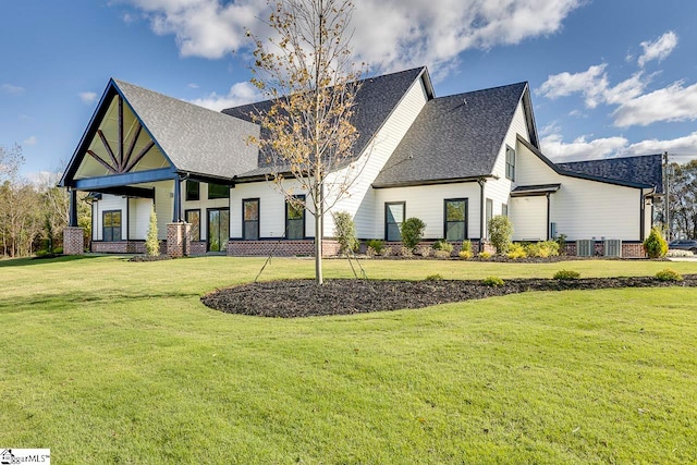 view of front of property with a front yard