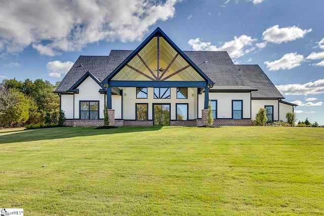 view of front of house featuring a front lawn