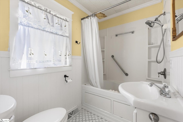 bathroom featuring crown molding, shower / tub combo, and toilet