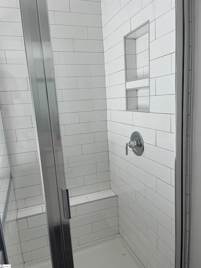 bathroom featuring tiled shower