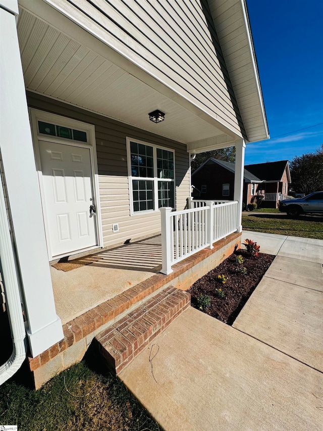 entrance to property featuring covered porch