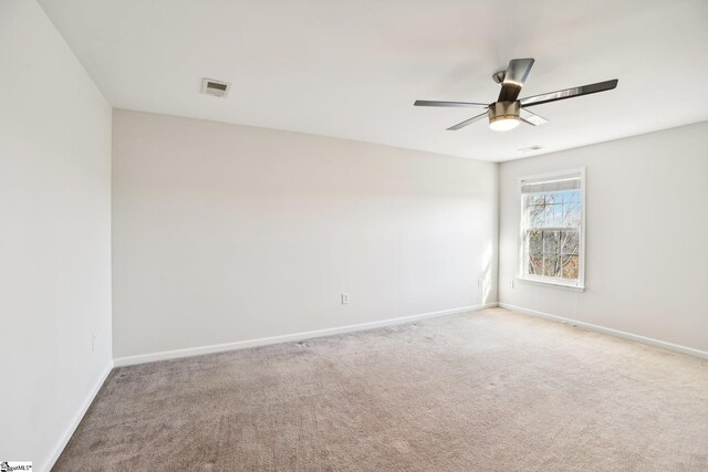 unfurnished room featuring ceiling fan and light colored carpet