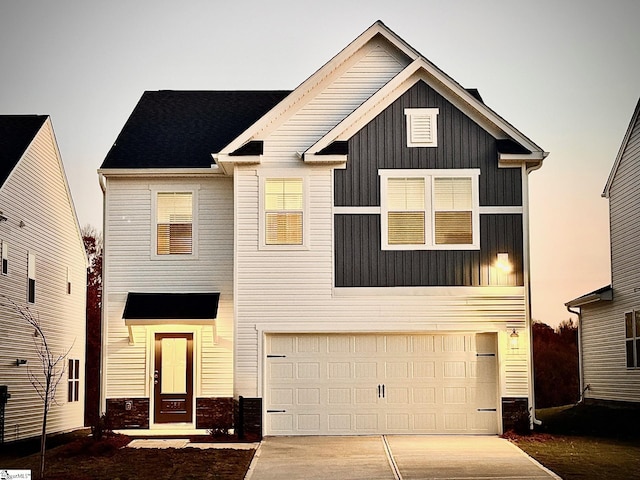 view of front facade featuring a garage