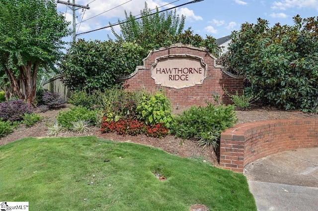 community / neighborhood sign with a lawn