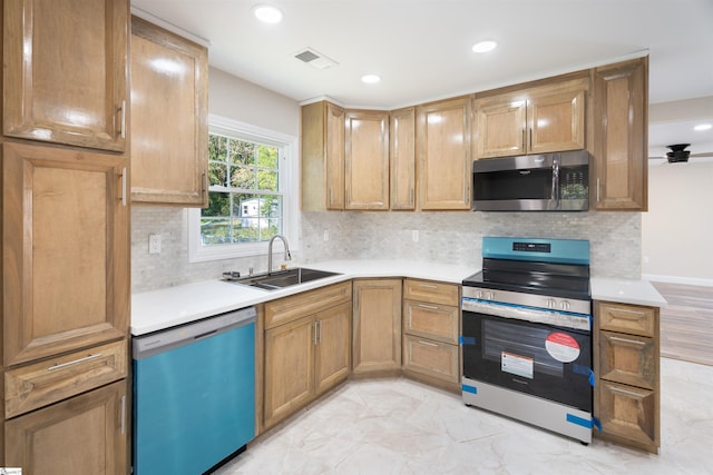 kitchen featuring backsplash, stainless steel appliances, ceiling fan, and sink