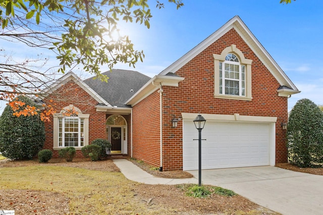 view of front property featuring a garage