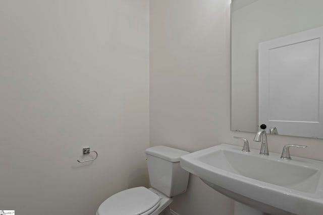 bathroom featuring toilet and sink