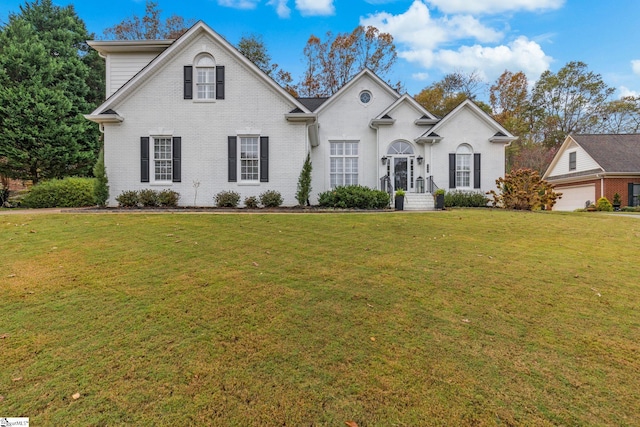 view of front of home featuring a front lawn