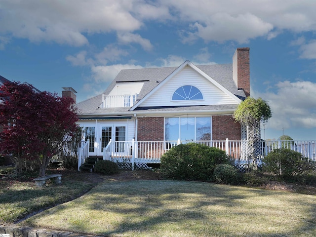 view of front of house with a front lawn