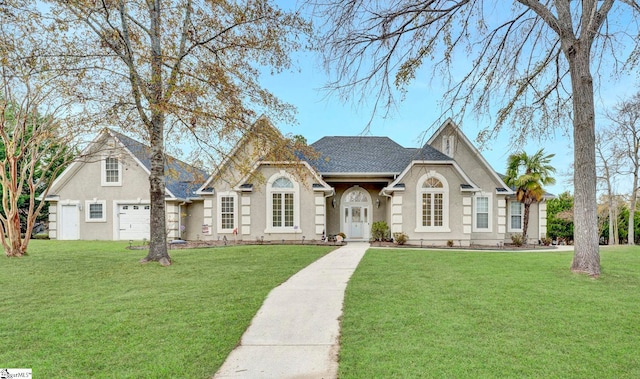 view of front of home featuring a front yard and a garage