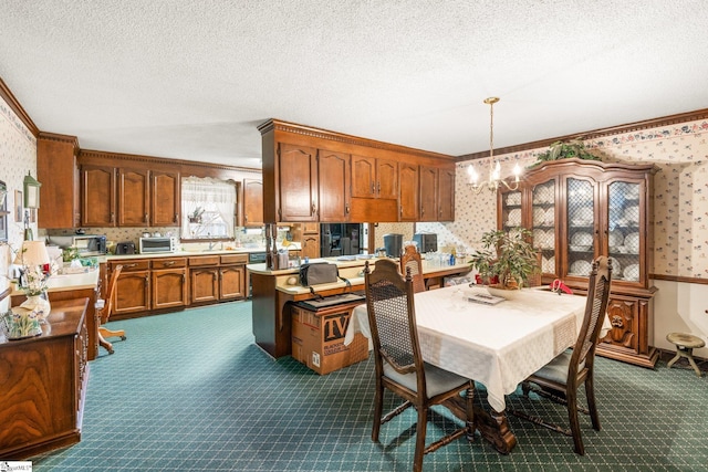 carpeted dining room featuring sink, ornamental molding, a textured ceiling, and a notable chandelier