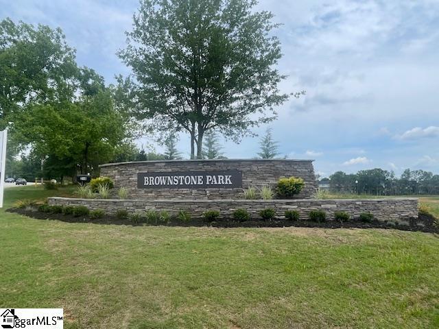 community sign featuring a lawn