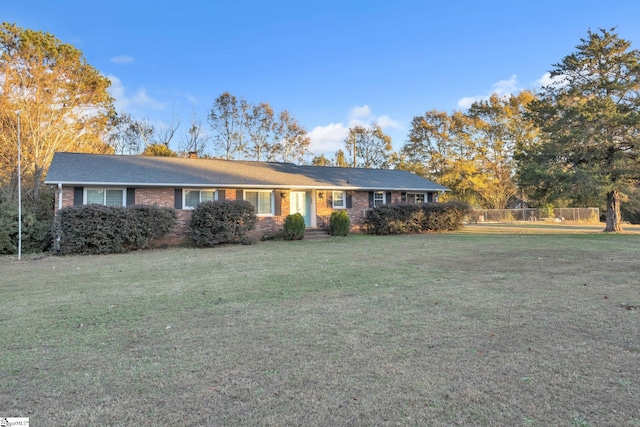 single story home featuring a front yard