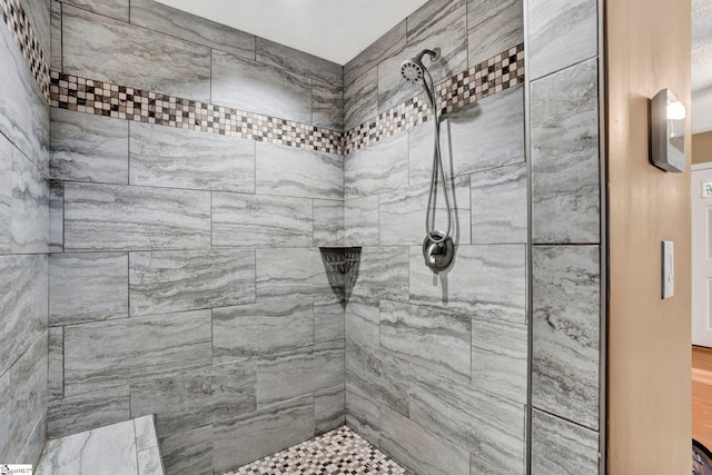 bathroom featuring tiled shower