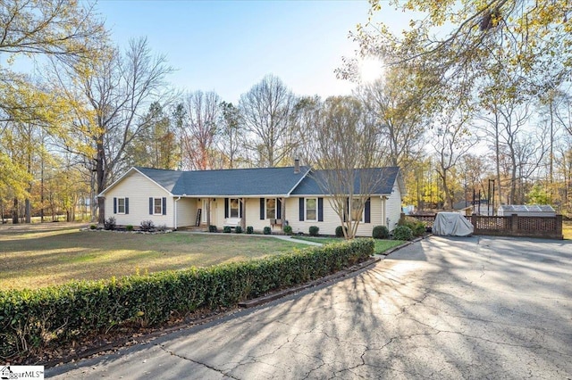 single story home with a front lawn