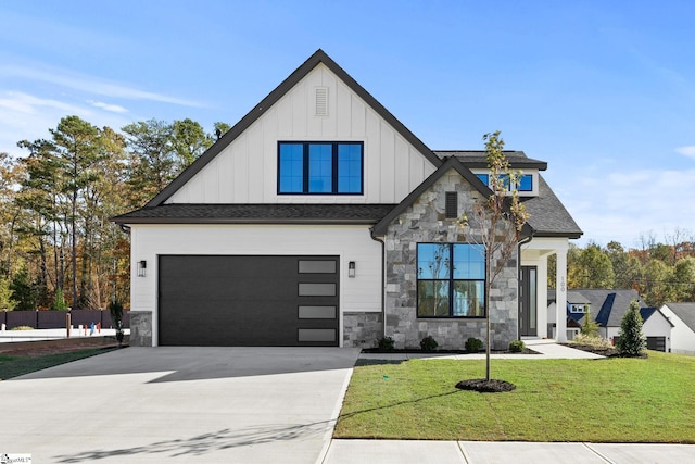 view of front of property with a front lawn