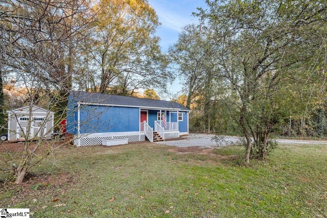 view of front facade with a front yard and covered porch