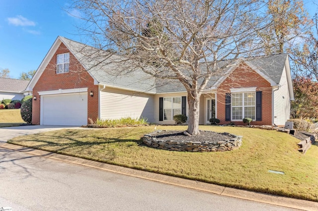 view of front of property featuring a front yard