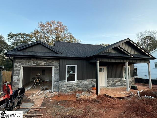 view of front of property featuring a garage