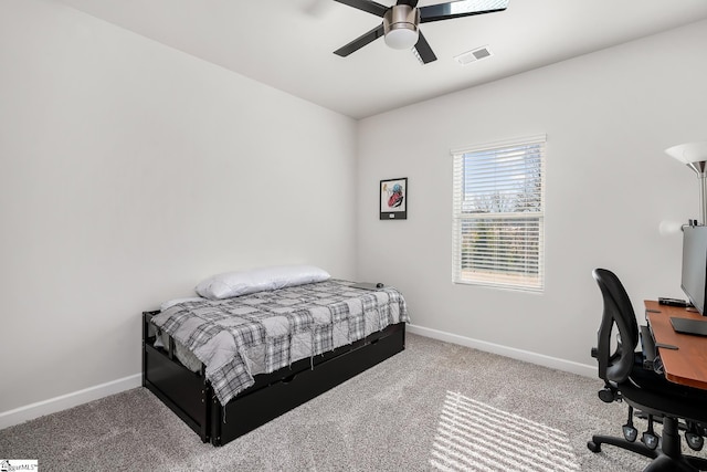 bedroom featuring ceiling fan and carpet