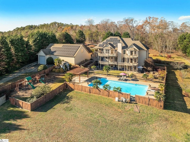 view of swimming pool featuring a lawn