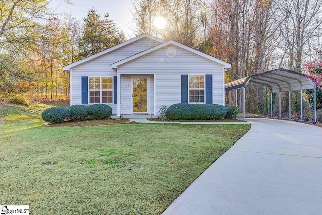 view of front of home with a carport and a front lawn