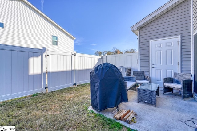 view of yard featuring a patio