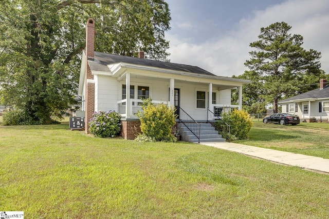 bungalow featuring a front lawn and a porch