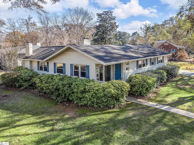 ranch-style home featuring a front yard