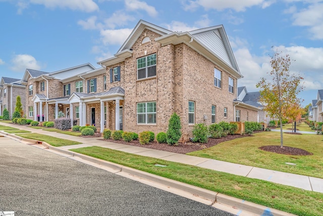 view of front of property with a front yard