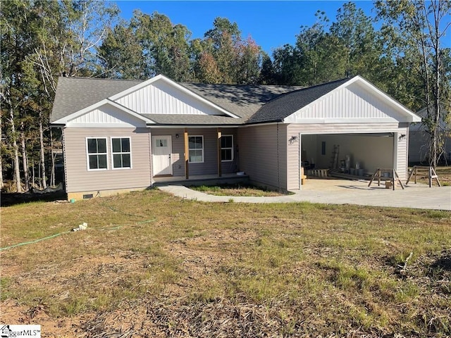 view of front of property featuring a front yard and a garage